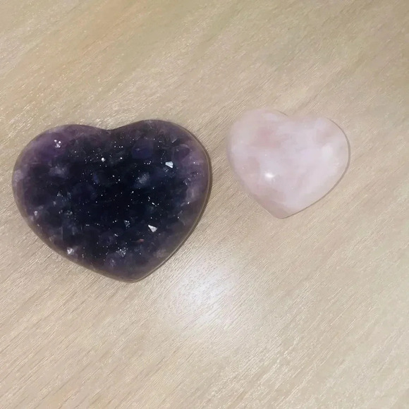 AUTHENTIC 170g  ROSE QUARTZ HEART SHAPE CRYSTAL PERFECT FOR THE HEART CHAKRA - Picture 6 of 6
